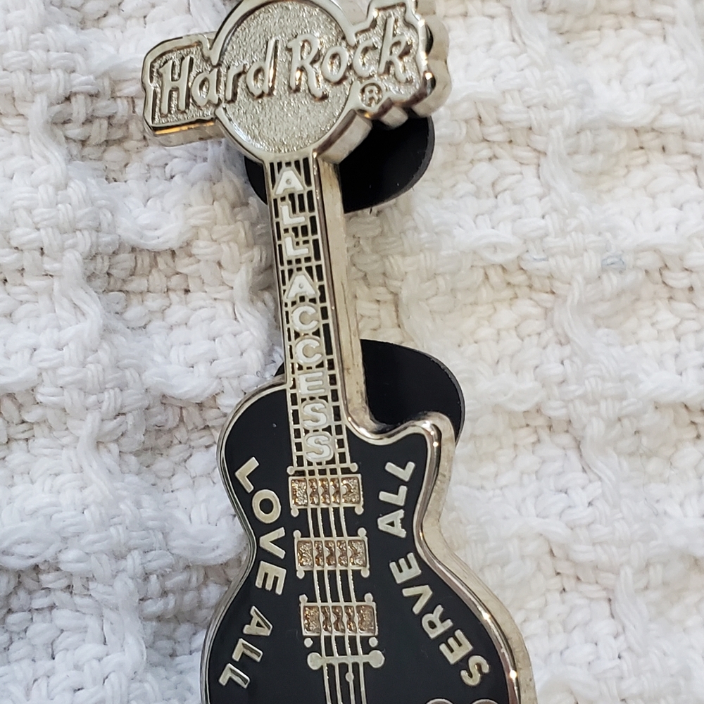 HARD ROCK ALL ACCESS PIN - Picture 2 of 5